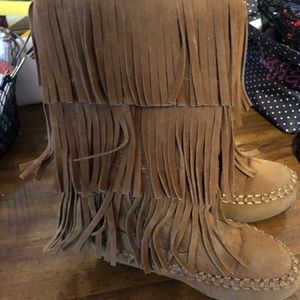 Girls moccasin boots